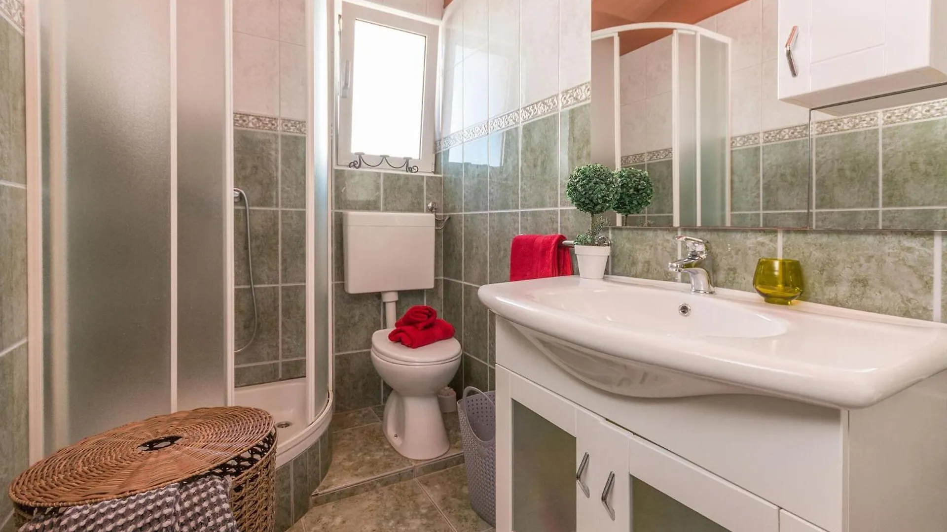 Awesome Apartment In Biograd Na Moru With Kitchen
